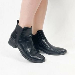 Dolce Vita Size 7.5 Tristan Crocodile Print Black Boot Bootie Leather Modern